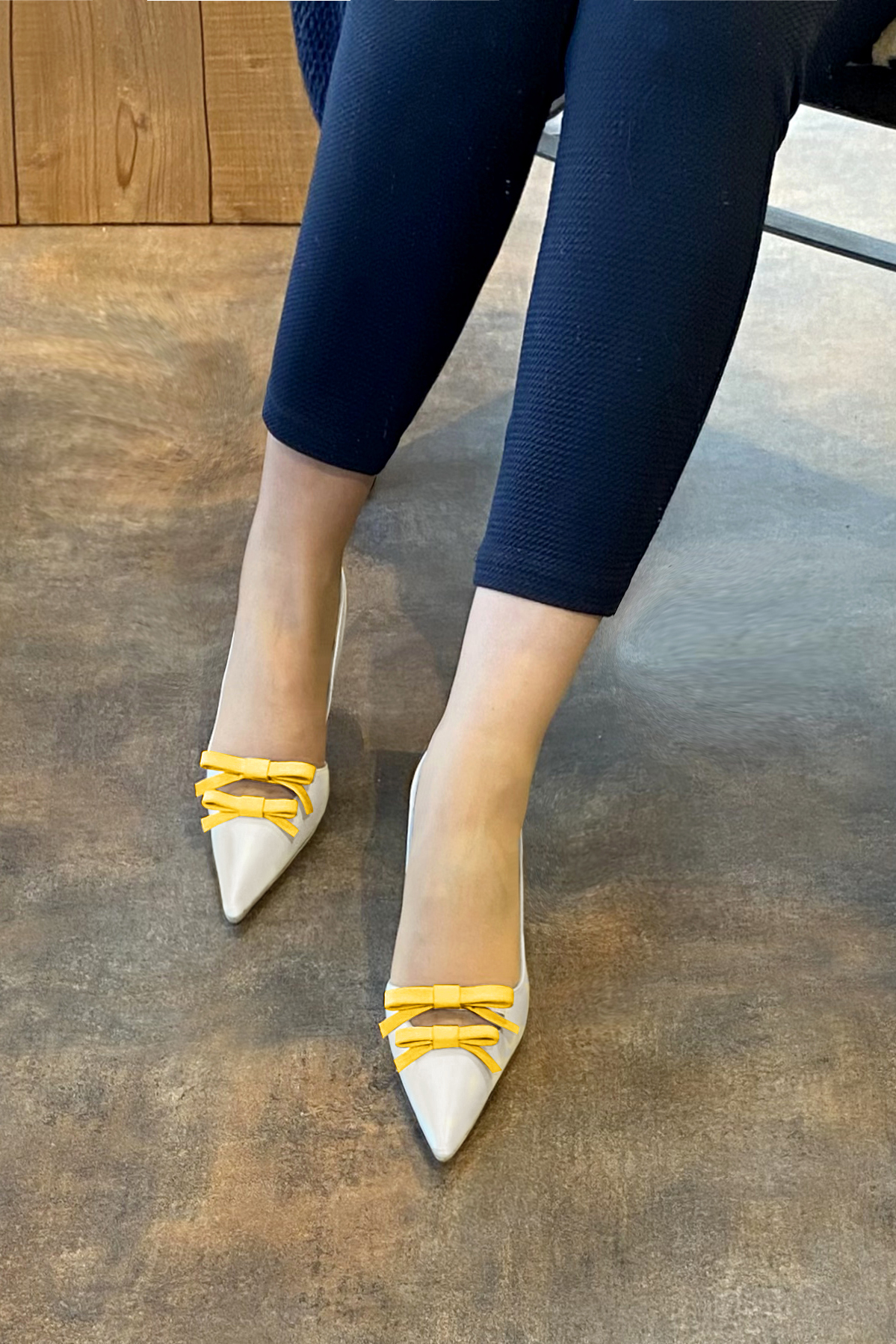 Off white and yellow women's open back shoes, with a knot. Pointed toe. High slim heel. Worn view - Florence KOOIJMAN